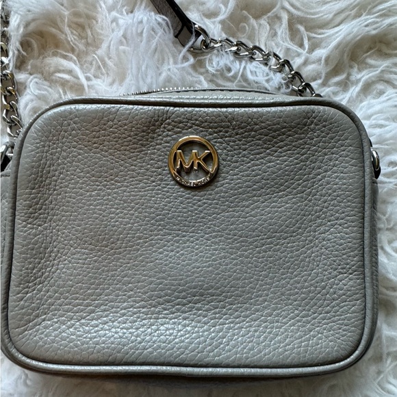 Michael Kors Handbags - Michael Kors EUC Grey pebble crossbody
